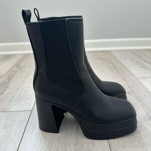 Steve Madden heeled boots size 5,5